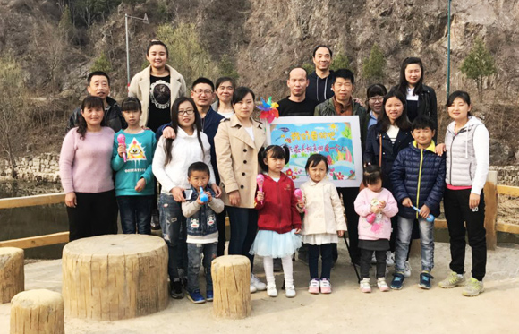 紙罐定制廠家軍興溢美相親相愛一家人古北水鎮(zhèn)春游啦 紙罐定制廠家軍興溢美相親相愛一家人古北水鎮(zhèn)春游啦