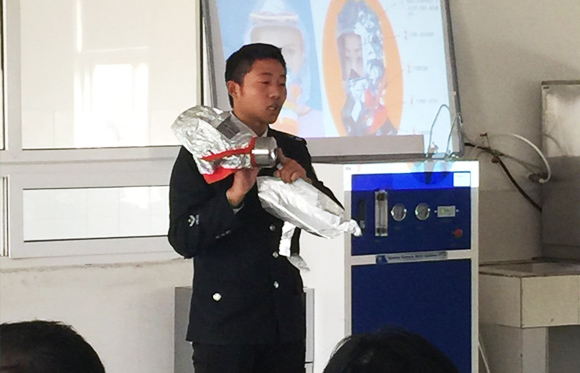 紙罐生產(chǎn)廠家軍興溢美開展消防安全知識培訓 紙罐生產(chǎn)廠家軍興溢美開展消防安全知識培訓
